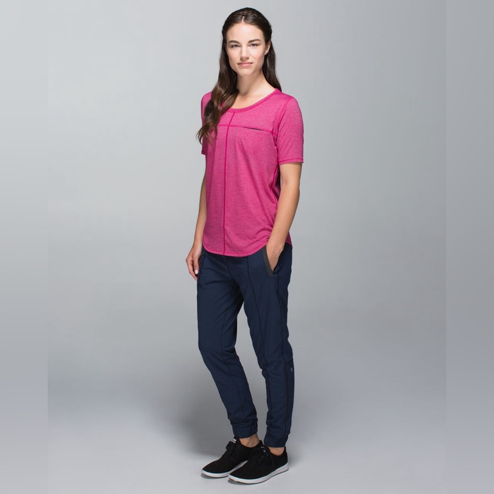 Lululemon Run Away Tee Shirt Heathered Pink - Picture 5 of 7